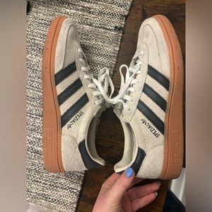 Woman’s handball spezial ‘aluminum black gums’